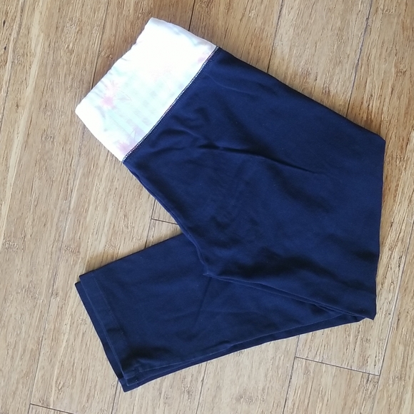 3 for $15 Black Cropped Workout Pants - Picture 2 of 4